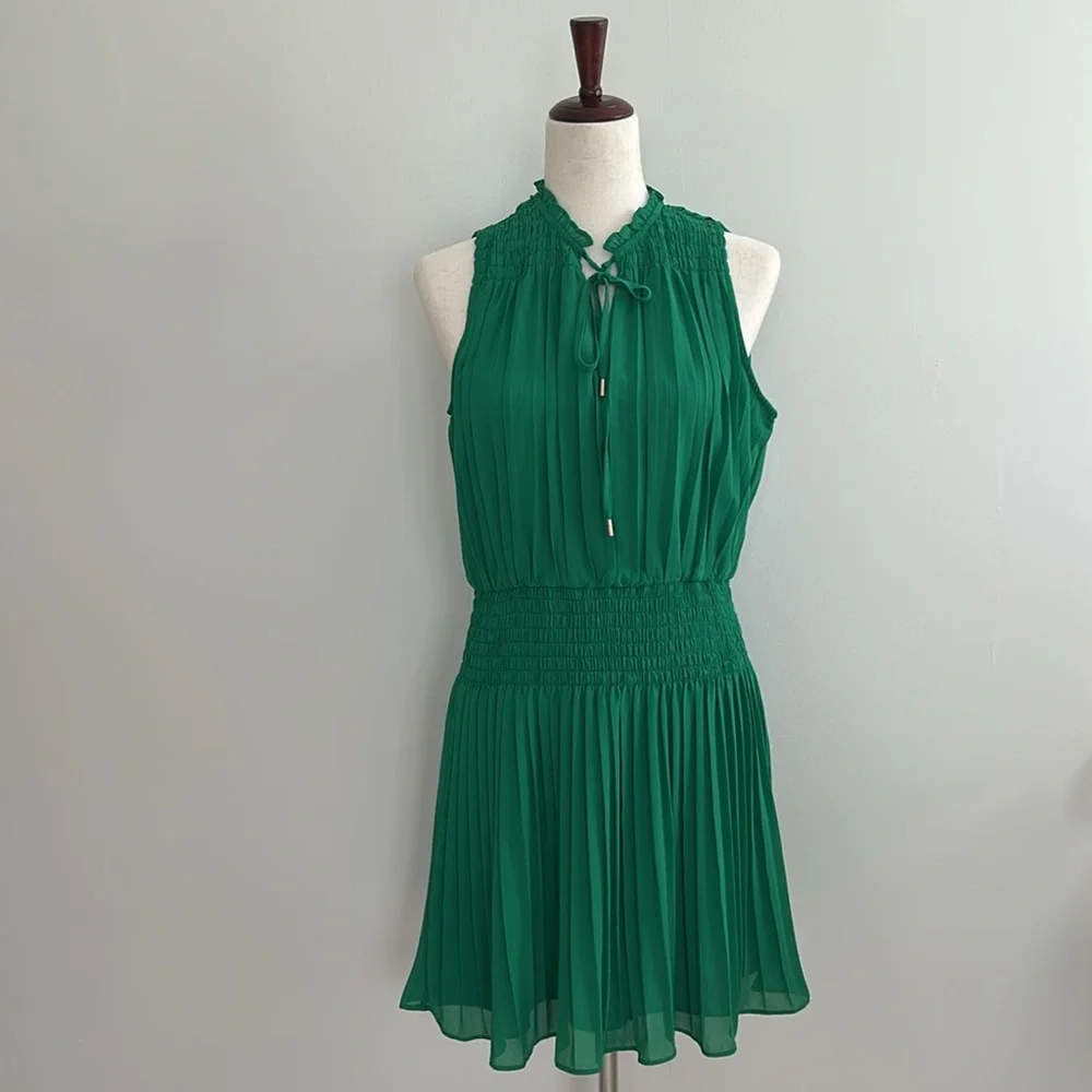 Skies Are Blue Kelly Green Pleated Sleeveless Dress EUC Size Medium - Picture 3 of 10